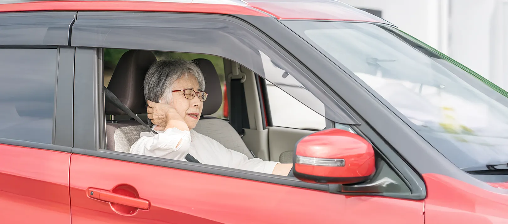 むちうちの女性